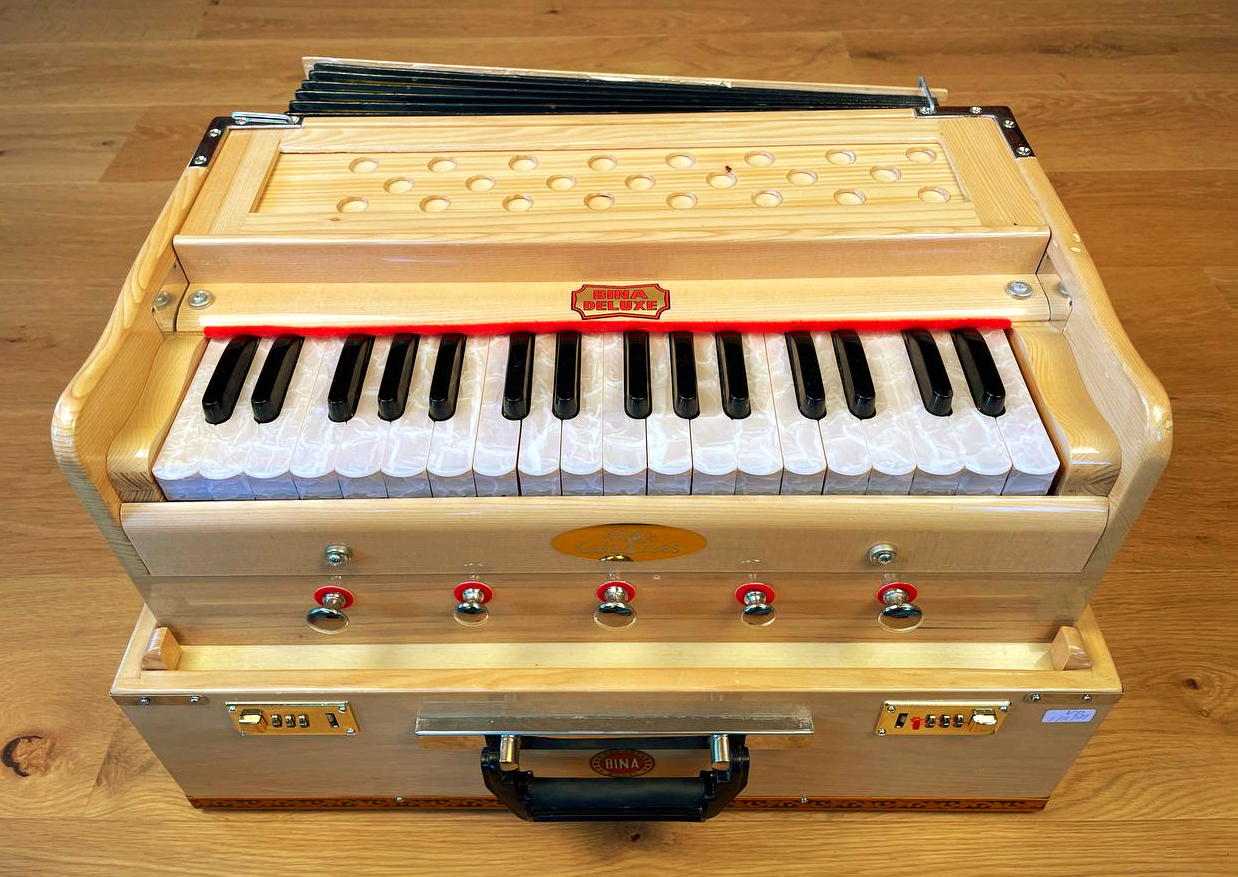 Bina mini outlet harmonium
